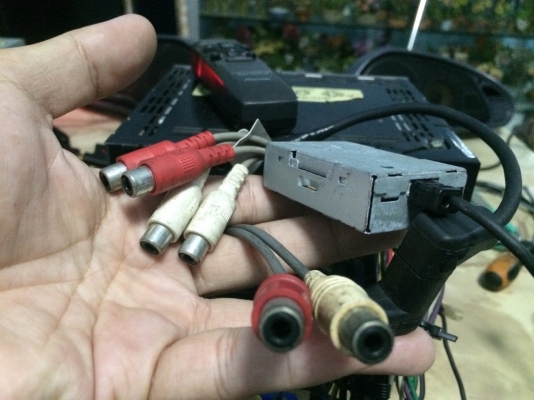 Pioneer DEH-P9900 รุ่นใหญ่ ซิ้งดำ CD AUX EQ13ฺBand โปรเซอเซอร์ กราฟฟิกหน้าจอ สไลด์ไฟฟ้่า ปรีเอ้า2ชุด กล่องไฟแยก มีสายแปลงAUX พร้อมรีโมท ผลิดญี่ปุ่น มือ2 ญี่ปุ่น