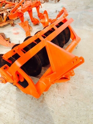 m7040 อุปกรณ์ 3ชิ้นมาแล้วครับ ดันหน้าผานพรวนดินผาน3 ยางใหม่4เส้น  ราคาเบาๆเพียง.  570000