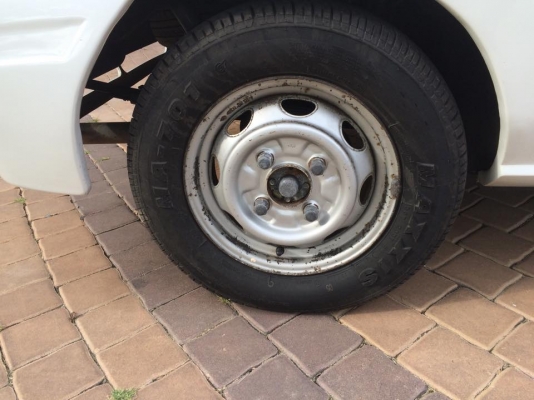 ขาย. Daihatsu mira mint ปี97 แท้เครื่องหัวฉีด660ccเกียร์ ธรรมดา สีขาวมุก ทำใหม่ นอก ใน สวยๆ ภายในหุ้มใหม่. ช่วงล่างทำมาใหม่. แบตใหม่ 7/9/58 ยางใหม่ ปี15ต้นปี. เพิ่งเปลียน รถสวย พร้อมใช้งาน. ประหยัดน้ำมัน. หาทีจอดรถง่าย. เบาะด้านหลังพับ เก็บของได้เยอะครับ.