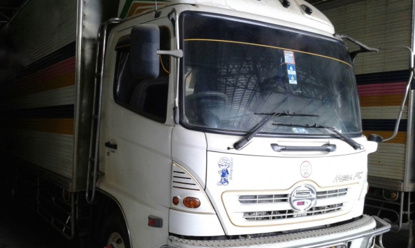 รถฮีโน่ 6 ล้อ ตู้เย็น FC4J  150 แรงม้า. ปี 48 - 49    ( มีขาย 5 คัน. )    สนใจติดต่อ  081 - 6079515