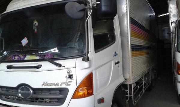 รถฮีโน่ 6 ล้อ ตู้เย็น FC4J  150 แรงม้า. ปี 48 - 49    ( มีขาย 5 คัน. )    สนใจติดต่อ  081 - 6079515