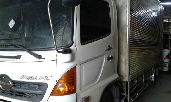 รถฮีโน่ 6 ล้อ ตู้เย็น FC4J  150 แรงม้า. ปี 48 - 49    ( มีขาย 5 คัน. )    สนใจติดต่อ  081 - 6079515