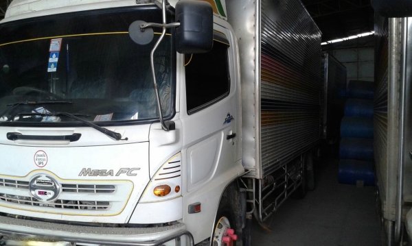 รถฮีโน่ 6 ล้อ ตู้เย็น FC4J  150 แรงม้า. ปี 48 - 49    ( มีขาย 5 คัน. )    สนใจติดต่อ  081 - 6079515