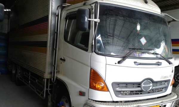 รถฮีโน่ 6 ล้อ ตู้เย็น FC4J  150 แรงม้า. ปี 48 - 49    ( มีขาย 5 คัน. )    สนใจติดต่อ  081 - 6079515