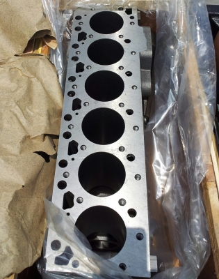 ขายเสื้อสูบKOMATSU200-6และ7  6D102และข้อเหวี่ยง