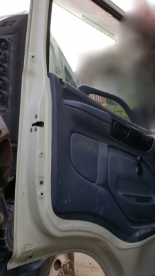 รถฮีโน่ 6 ล้อ ติดเฮี๊ยบ 3.5 ตัน. / FG1J  220 แรงม้า. ปี 47 - 49.   ( มีขาย 2 คัน. )      สนใจติดต่อ  081 - 6079515