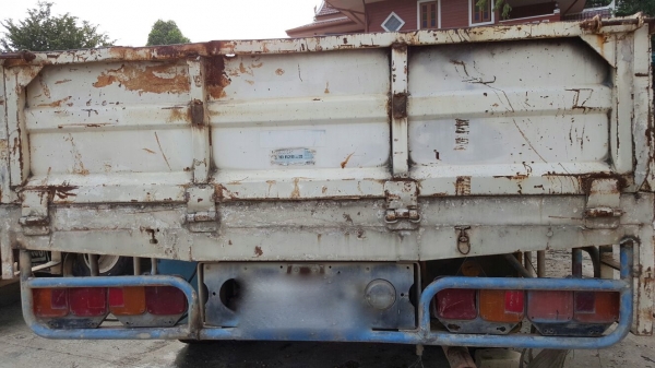 รถฮีโน่ 6 ล้อ ติดเฮี๊ยบ 3.5 ตัน. / FG1J  220 แรงม้า. ปี 47 - 49.   ( มีขาย 2 คัน. )      สนใจติดต่อ  081 - 6079515