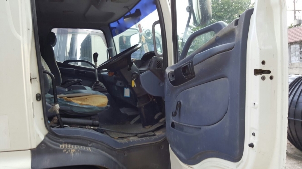 รถฮีโน่ 6 ล้อ ติดเฮี๊ยบ 3.5 ตัน. / FG1J  220 แรงม้า. ปี 47 - 49.   ( มีขาย 2 คัน. )      สนใจติดต่อ  081 - 6079515