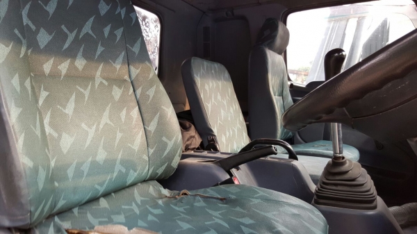 รถฮีโน่ 6 ล้อ ติดเฮี๊ยบ 3.5 ตัน. / FG1J  220 แรงม้า. ปี 47 - 49.   ( มีขาย 2 คัน. )      สนใจติดต่อ  081 - 6079515