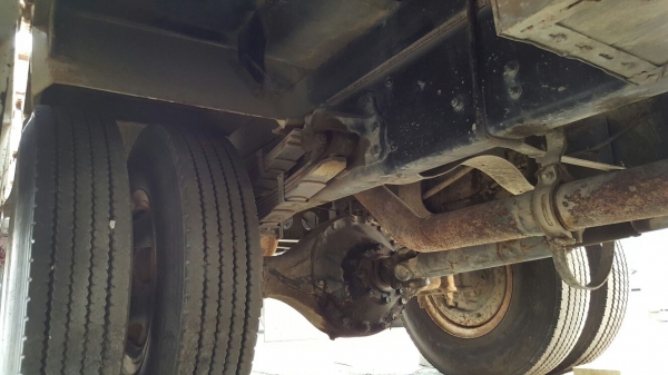 รถฮีโน่ 6 ล้อ ติดเฮี๊ยบ 3.5 ตัน. / FG1J  220 แรงม้า. ปี 47 - 49.   ( มีขาย 2 คัน. )      สนใจติดต่อ  081 - 6079515