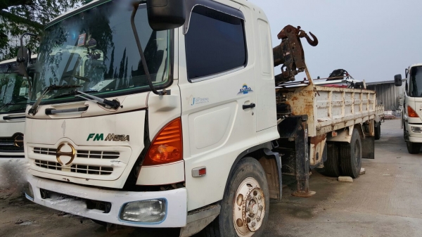 รถฮีโน่ 6 ล้อ ติดเฮี๊ยบ 3.5 ตัน. / FG1J  220 แรงม้า. ปี 47 - 49.   ( มีขาย 2 คัน. )      สนใจติดต่อ  081 - 6079515