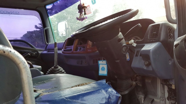 รถฮีโน่ 6 ล้อ ติดเฮี๊ยบ 3.5 ตัน. / FG1J  220 แรงม้า. ปี 47 - 49.   ( มีขาย 2 คัน. )      สนใจติดต่อ  081 - 6079515