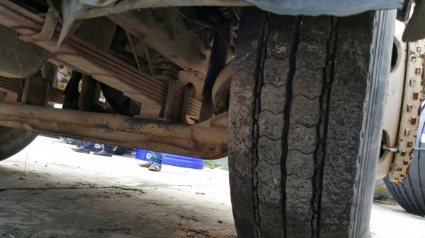 รถฮีโน่ 6 ล้อ ติดเฮี๊ยบ 3.5 ตัน. / FG1J  220 แรงม้า. ปี 47 - 49.   ( มีขาย 2 คัน. )      สนใจติดต่อ  081 - 6079515