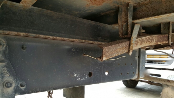 รถฮีโน่ 6 ล้อ ติดเฮี๊ยบ 3.5 ตัน. / FG1J  220 แรงม้า. ปี 47 - 49.   ( มีขาย 2 คัน. )      สนใจติดต่อ  081 - 6079515