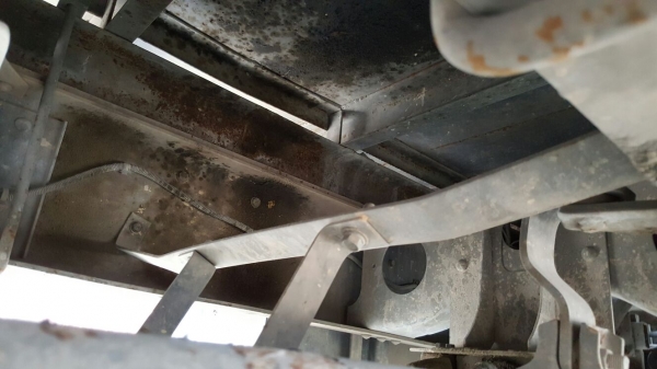 รถฮีโน่ 6 ล้อ ติดเฮี๊ยบ 3.5 ตัน. / FG1J  220 แรงม้า. ปี 47 - 49.   ( มีขาย 2 คัน. )      สนใจติดต่อ  081 - 6079515