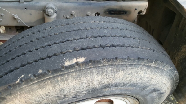 รถฮีโน่ 6 ล้อ ติดเฮี๊ยบ 3.5 ตัน. / FG1J  220 แรงม้า. ปี 47 - 49.   ( มีขาย 2 คัน. )      สนใจติดต่อ  081 - 6079515