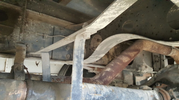 รถฮีโน่ 6 ล้อ ติดเฮี๊ยบ 3.5 ตัน. / FG1J  220 แรงม้า. ปี 47 - 49.   ( มีขาย 2 คัน. )      สนใจติดต่อ  081 - 6079515