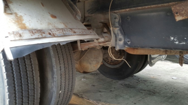 รถฮีโน่ 6 ล้อ ติดเฮี๊ยบ 3.5 ตัน. / FG1J  220 แรงม้า. ปี 47 - 49.   ( มีขาย 2 คัน. )      สนใจติดต่อ  081 - 6079515