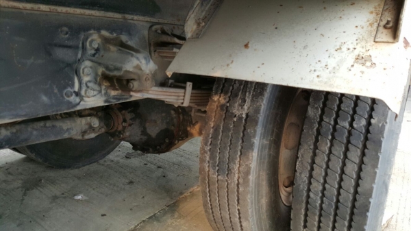 รถฮีโน่ 6 ล้อ ติดเฮี๊ยบ 3.5 ตัน. / FG1J  220 แรงม้า. ปี 47 - 49.   ( มีขาย 2 คัน. )      สนใจติดต่อ  081 - 6079515