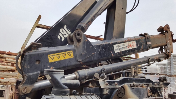 รถฮีโน่ 6 ล้อ ติดเฮี๊ยบ 3.5 ตัน. / FG1J  220 แรงม้า. ปี 47 - 49.   ( มีขาย 2 คัน. )      สนใจติดต่อ  081 - 6079515