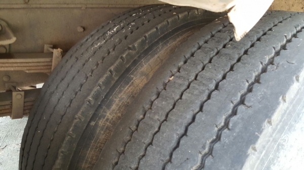 รถฮีโน่ 6 ล้อ ติดเฮี๊ยบ 3.5 ตัน. / FG1J  220 แรงม้า. ปี 47 - 49.   ( มีขาย 2 คัน. )      สนใจติดต่อ  081 - 6079515