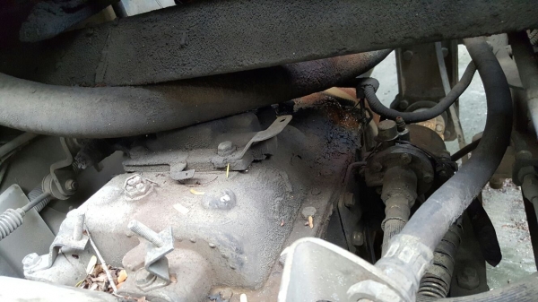 รถฮีโน่ 6 ล้อ ติดเฮี๊ยบ 3.5 ตัน. / FG1J  220 แรงม้า. ปี 47 - 49.   ( มีขาย 2 คัน. )      สนใจติดต่อ  081 - 6079515