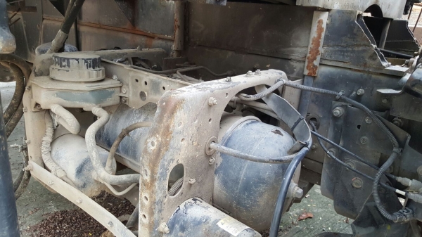 รถฮีโน่ 6 ล้อ ติดเฮี๊ยบ 3.5 ตัน. / FG1J  220 แรงม้า. ปี 47 - 49.   ( มีขาย 2 คัน. )      สนใจติดต่อ  081 - 6079515