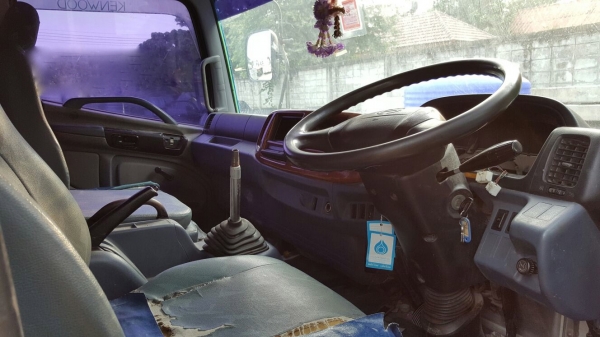 รถฮีโน่ 6 ล้อ ติดเฮี๊ยบ 3.5 ตัน. / FG1J  220 แรงม้า. ปี 47 - 49.   ( มีขาย 2 คัน. )      สนใจติดต่อ  081 - 6079515