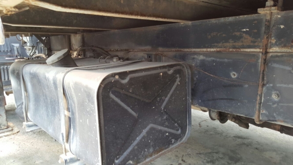 รถฮีโน่ 6 ล้อ ติดเฮี๊ยบ 3.5 ตัน. / FG1J  220 แรงม้า. ปี 47 - 49.   ( มีขาย 2 คัน. )      สนใจติดต่อ  081 - 6079515