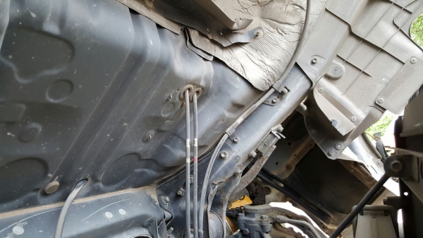 รถฮีโน่ 6 ล้อ ติดเฮี๊ยบ 3.5 ตัน. / FG1J  220 แรงม้า. ปี 47 - 49.   ( มีขาย 2 คัน. )      สนใจติดต่อ  081 - 6079515