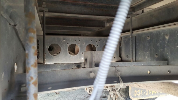 รถฮีโน่ 6 ล้อ ติดเฮี๊ยบ 3.5 ตัน. / FG1J  220 แรงม้า. ปี 47 - 49.   ( มีขาย 2 คัน. )      สนใจติดต่อ  081 - 6079515