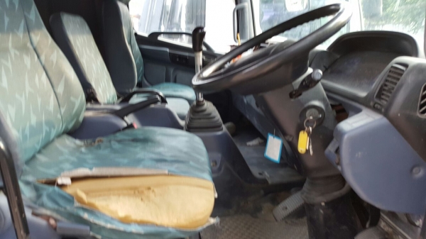 รถฮีโน่ 6 ล้อ ติดเฮี๊ยบ 3.5 ตัน. / FG1J  220 แรงม้า. ปี 47 - 49.   ( มีขาย 2 คัน. )      สนใจติดต่อ  081 - 6079515