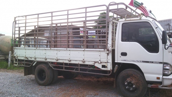 ขายด่วนรถ6ล้อNPRเครือง130แรงม้าปี51ยาว4.5เมตรรถสวยเดิม