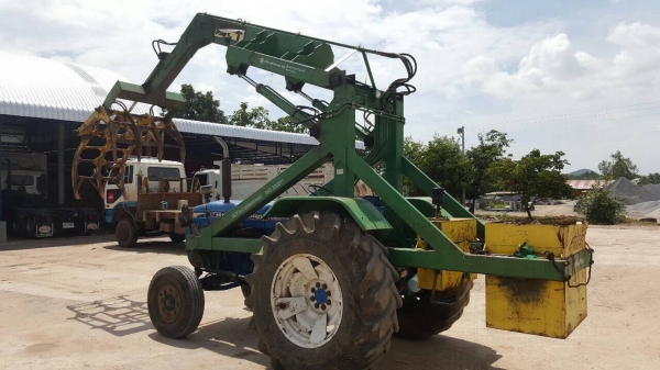 ขายรถไถ FORD 6610 เสื้อลาย ติดคีบอวยชัยแทรคเตอร์ สภาพพร้อมใช้งาน เอกสารสัญญาซื้อขายครับ ราคาต่อรองได้นิดหน่อย