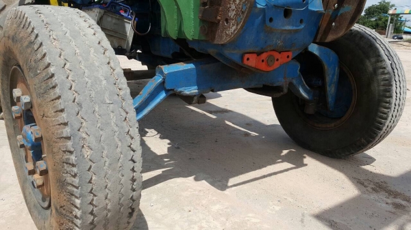 ขายรถไถ FORD 6610 เสื้อลาย ติดคีบอวยชัยแทรคเตอร์ สภาพพร้อมใช้งาน เอกสารสัญญาซื้อขายครับ ราคาต่อรองได้นิดหน่อย