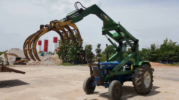 ขายรถไถ FORD 6610 เสื้อลาย ติดคีบอวยชัยแทรคเตอร์ สภาพพร้อมใช้งาน เอกสารสัญญาซื้อขายครับ ราคาต่อรองได้นิดหน่อย