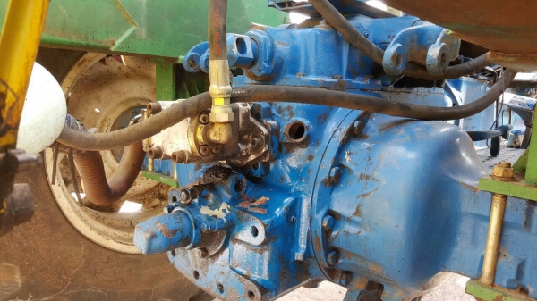 ขายรถไถ FORD 6610 เสื้อลาย ติดคีบอวยชัยแทรคเตอร์ สภาพพร้อมใช้งาน เอกสารสัญญาซื้อขายครับ ราคาต่อรองได้นิดหน่อย