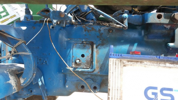 ขายรถไถ FORD 6610 เสื้อลาย ติดคีบอวยชัยแทรคเตอร์ สภาพพร้อมใช้งาน เอกสารสัญญาซื้อขายครับ ราคาต่อรองได้นิดหน่อย