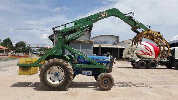 ขายรถไถ FORD 6610 เสื้อลาย ติดคีบอวยชัยแทรคเตอร์ สภาพพร้อมใช้งาน เอกสารสัญญาซื้อขายครับ ราคาต่อรองได้นิดหน่อย