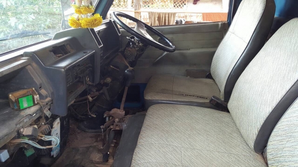 ขาย 6 ล้อสั้น ISUZU TLD คัสซีสวยตลอดเส้น เครื่อง TOYOTA 85 แรงม้า แต่งเกียร์สั้น หัวเก๋งยกได้ คอกเหล็กพร้อมบรรทุก ทะเบียนพร้อมโอนครับ ขาย 6 ล้อสั้น ISUZU TLD คัสซีสวยตลอดเส้น เครื่อง TOYOTA 85 แรงม้า แต่งเกียร์สั้น หัวเก๋งยกได้ คอกเหล็กพร้อมบรรทุก ทะเบียนพร้อมโอนครับ