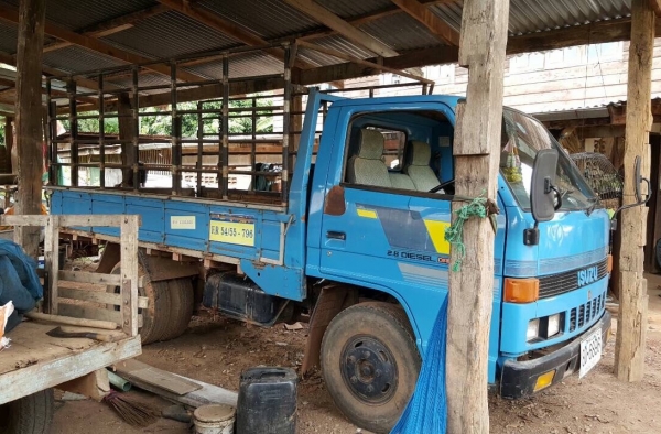 ขาย 6 ล้อสั้น ISUZU TLD คัสซีสวยตลอดเส้น เครื่อง TOYOTA 85 แรงม้า แต่งเกียร์สั้น หัวเก๋งยกได้ คอกเหล็กพร้อมบรรทุก ทะเบียนพร้อมโอนครับ