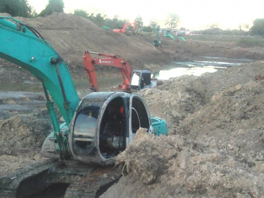 ขายรถขุดkobelco sk200 มาร์ค5ไฟว์ เอกสารเล่มทะเบียนไฟฟ้าเต็ม เอวดี บูมดี รถทำงานปกติทั้งวันไม่โหลด พร้อมลุยงาน ชมรถหน้างานได้เลย