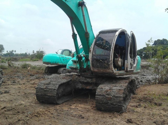 ขายรถขุดkobelco sk200 มาร์ค5ไฟว์ เอกสารเล่มทะเบียนไฟฟ้าเต็ม เอวดี บูมดี รถทำงานปกติทั้งวันไม่โหลด พร้อมลุยงาน ชมรถหน้างานได้เลย