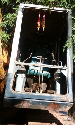 ขายรถขุดแบ็คโค KOMATSU PC200-5 บูมอาร์มเดิม เอวดีเครื่องแห้ง ทำช่วงล่างให้ พร้อมลงงาน