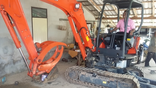 ขาย สังทำ ปาก คีบไม้ แมคโฮทุกรุ่น ครับ 0937282709