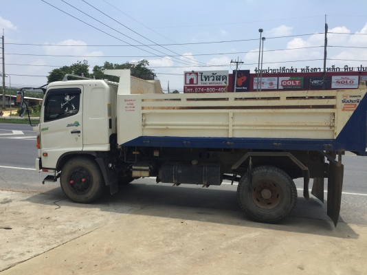 ขายดาวน์..6ล้อดั้มดิน 220 แรงHINO FG..ปี57 ใมล์56000กิโลนิดๆ สวยเดิมๆ..