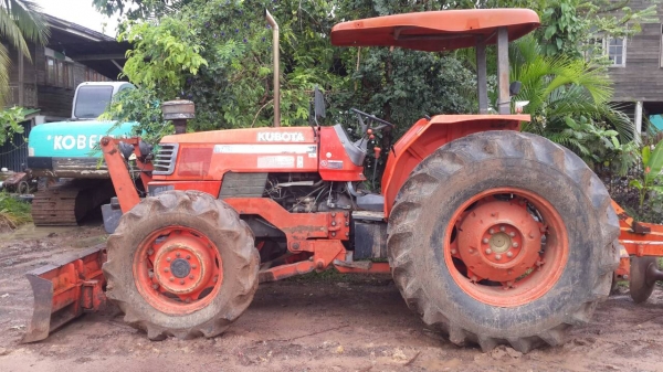 ขาย รถไถKUBOTA M9000 สภาพพร้อมใช้งาน อุปกรณ์ดันหน้าผานหลัง เอกสารเล่มทะเบียน