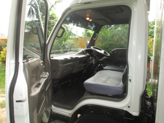 ISUZU NKR หัวการ์ตูนสูง เครื่อง 120 ตู้แห้ง 4 บาน ป้ายเล็กไม่ติดเวลา