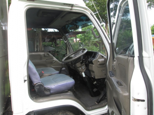 ISUZU NKR หัวการ์ตูนสูง เครื่อง 120 ตู้แห้ง 4 บาน ป้ายเล็กไม่ติดเวลา