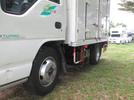 ISUZU NKR หัวการ์ตูนสูง เครื่อง 120 ตู้แห้ง 4 บาน ป้ายเล็กไม่ติดเวลา